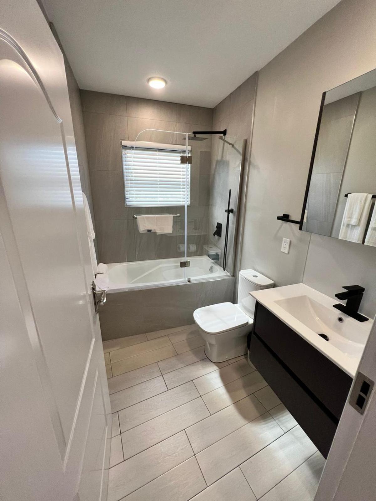 Hillsboro Condominiums バセテール エクステリア 写真